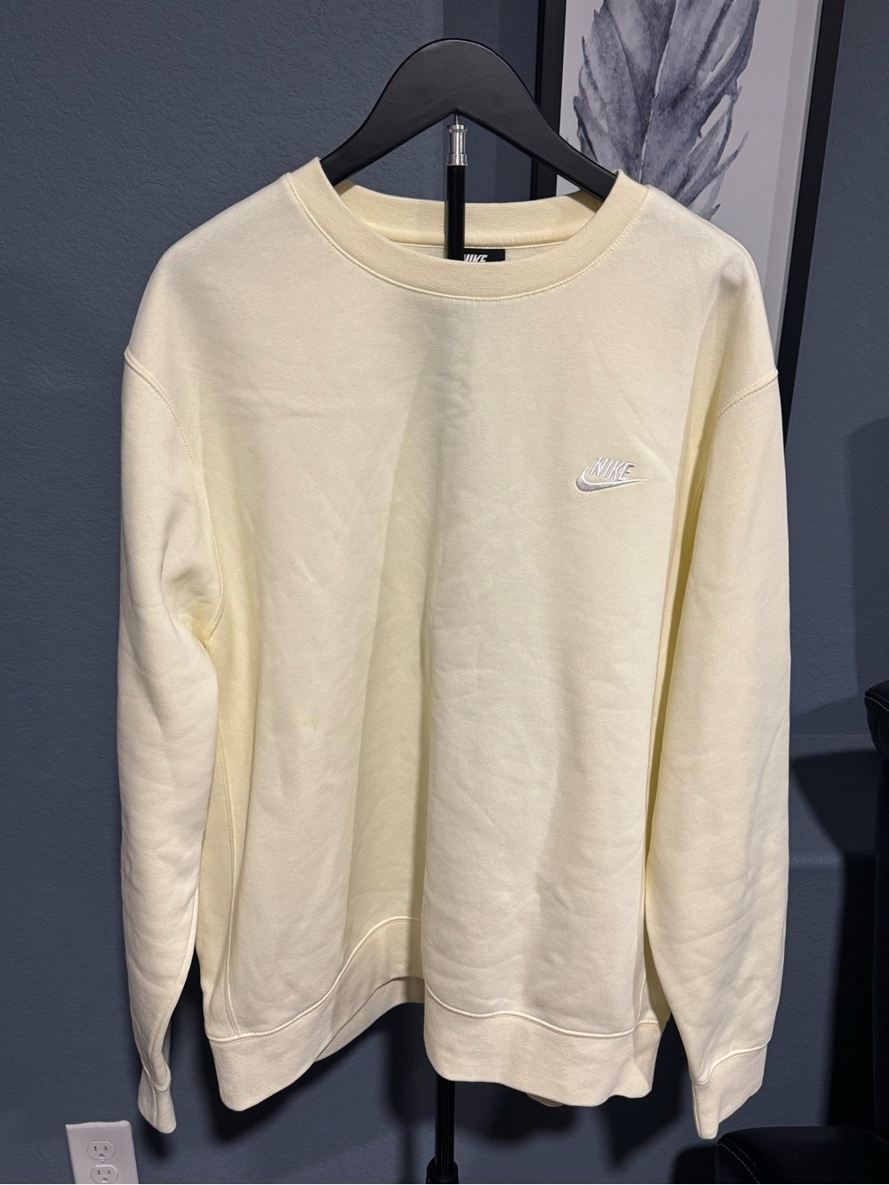 NWOT Nike Men’s Pale Yellow Crewneck Sweatshirt